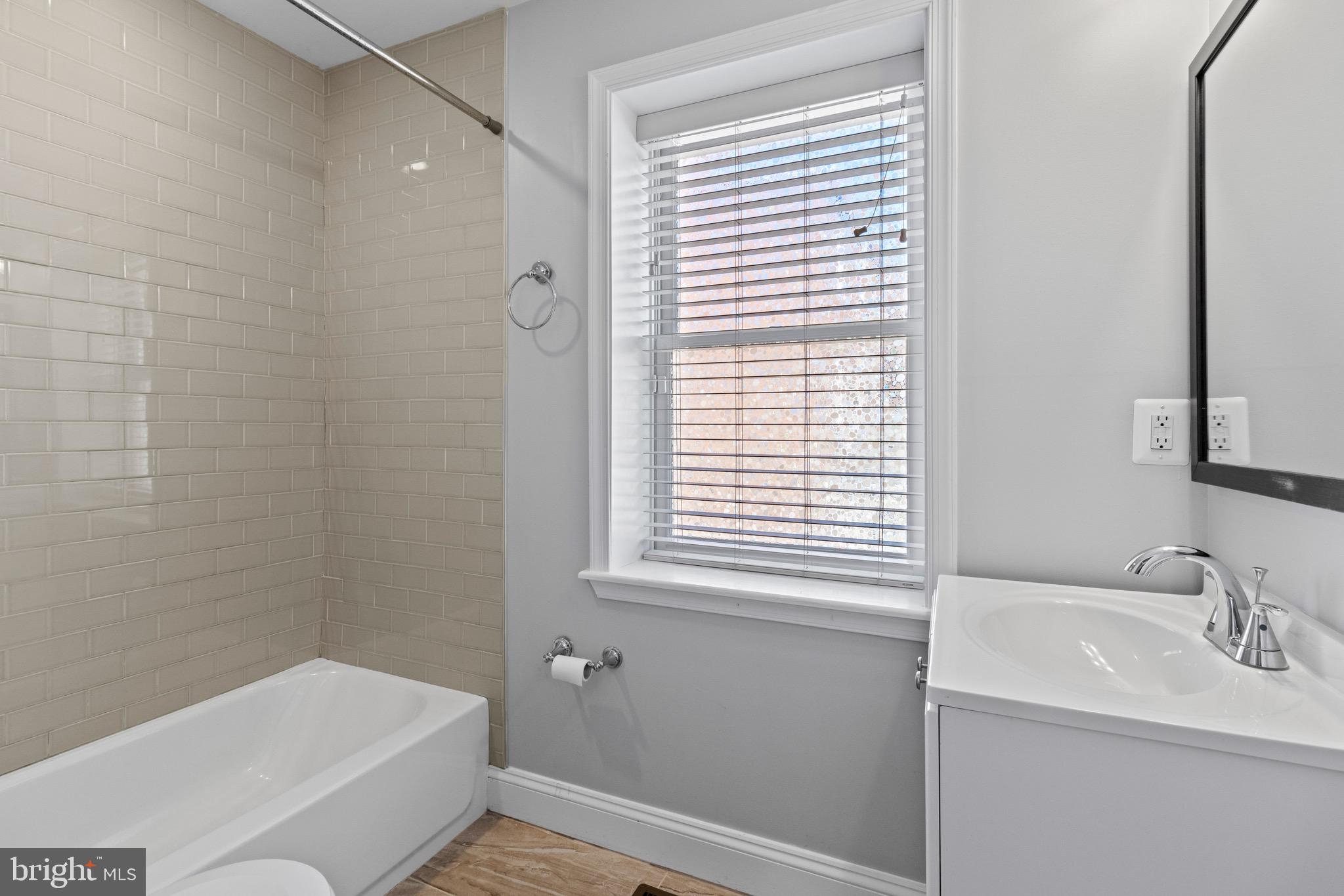 HOLLINS MARKET - Residential