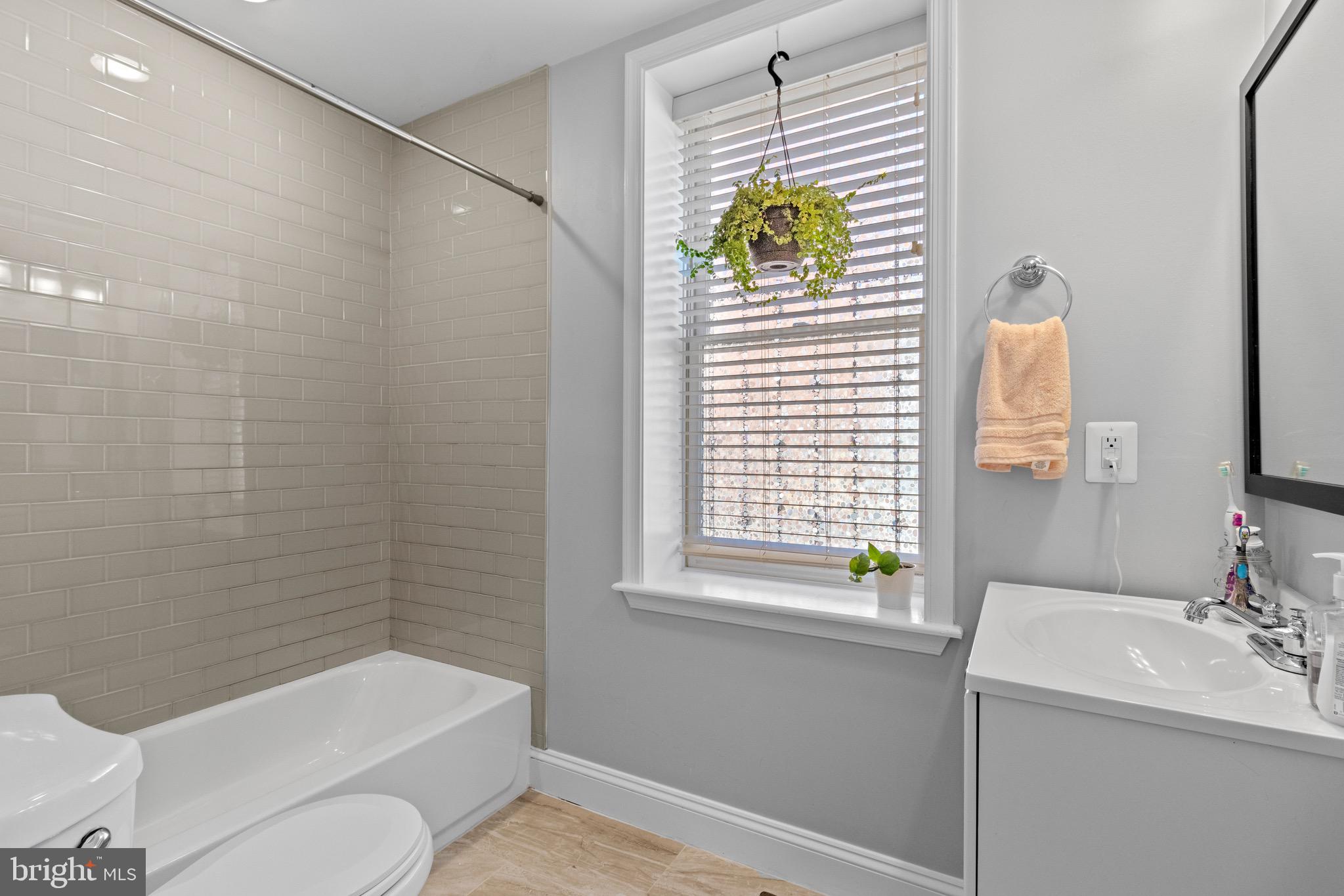 HOLLINS MARKET - Residential