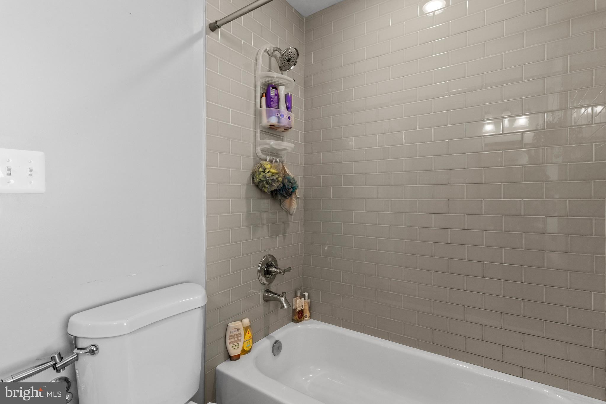 HOLLINS MARKET - Residential