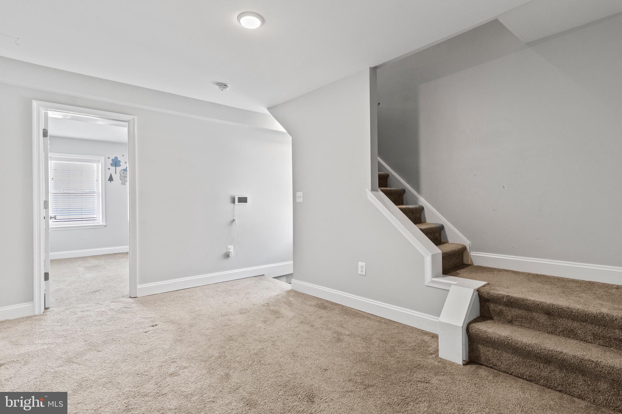 HOLLINS MARKET - Residential