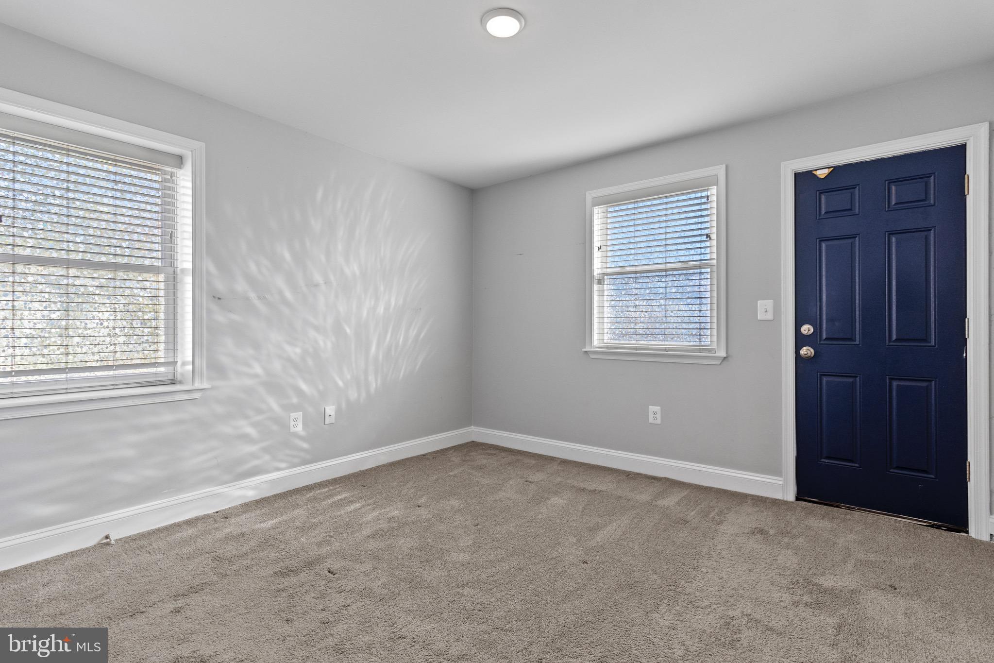 HOLLINS MARKET - Residential