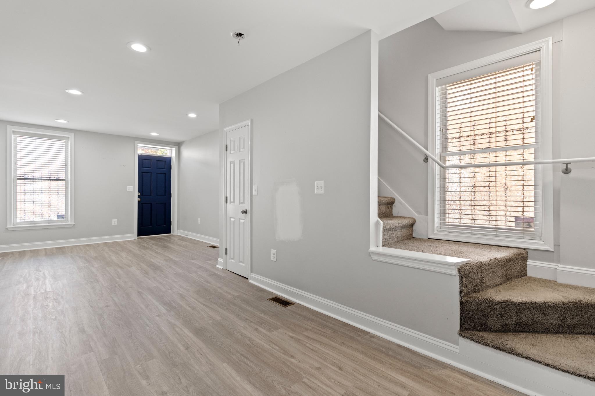 HOLLINS MARKET - Residential