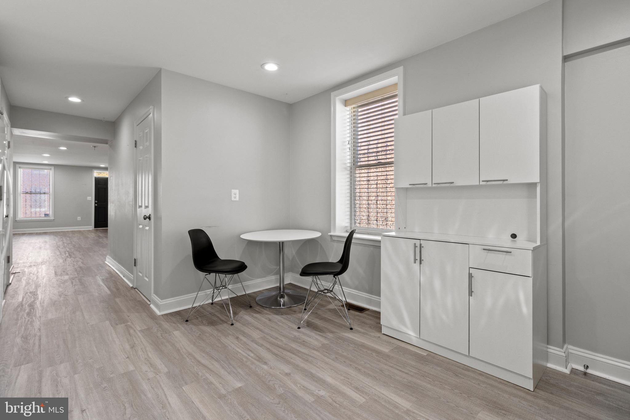 HOLLINS MARKET - Residential