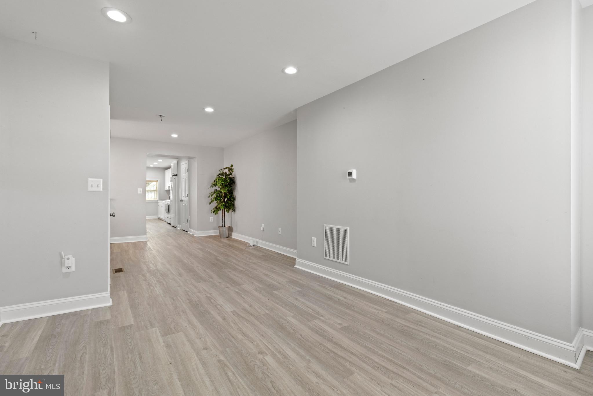 HOLLINS MARKET - Residential