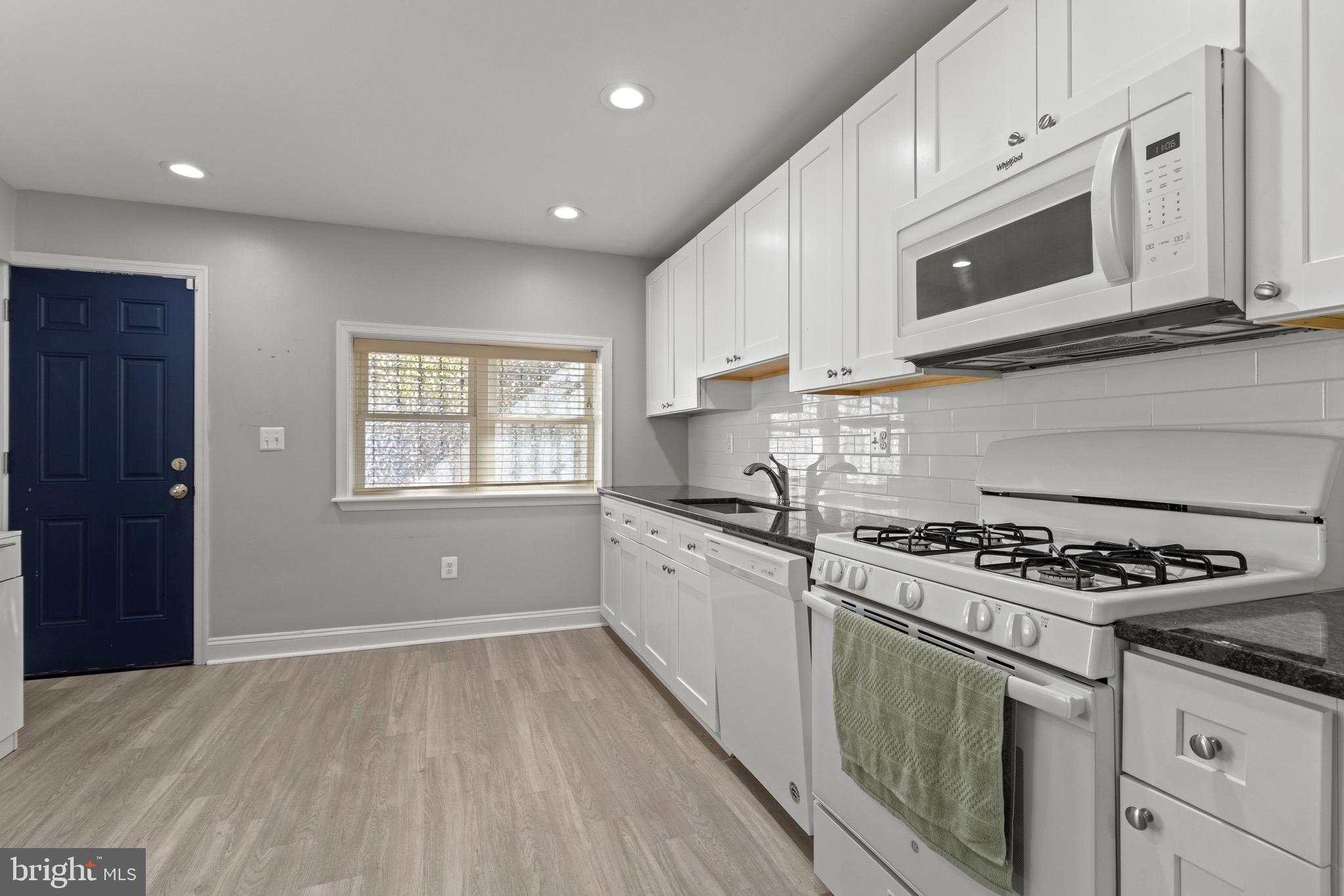 HOLLINS MARKET - Residential