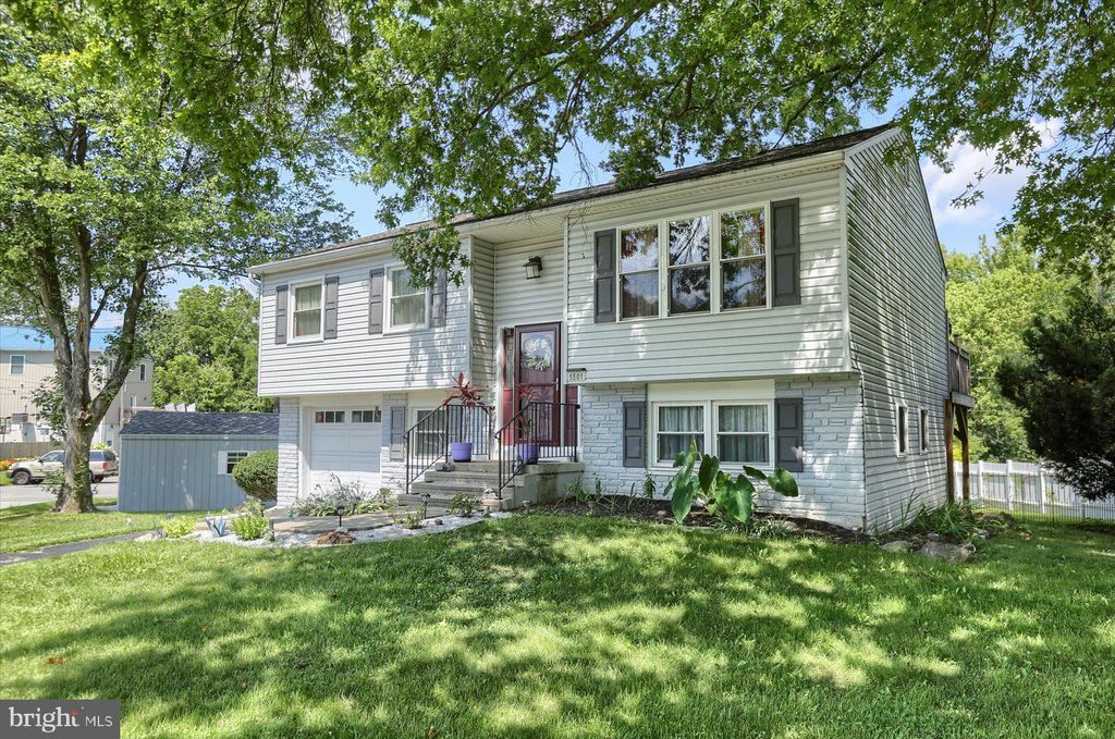 Photo of 1501 Robert Road, Lancaster, PA 17601 (MLS # PALA2038576)