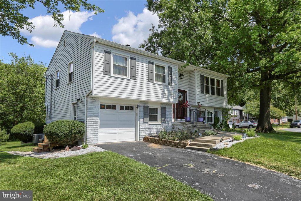Photo of 1501 Robert Road, Lancaster, PA 17601 (MLS # PALA2038576)