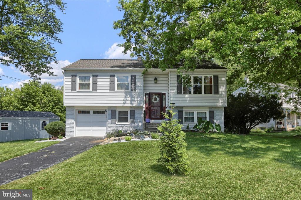 Photo of 1501 Robert Road, Lancaster, PA 17601 (MLS # PALA2038576)