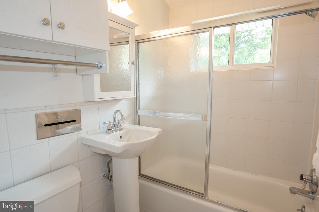 GLYNALTA PARK - Residential Lease