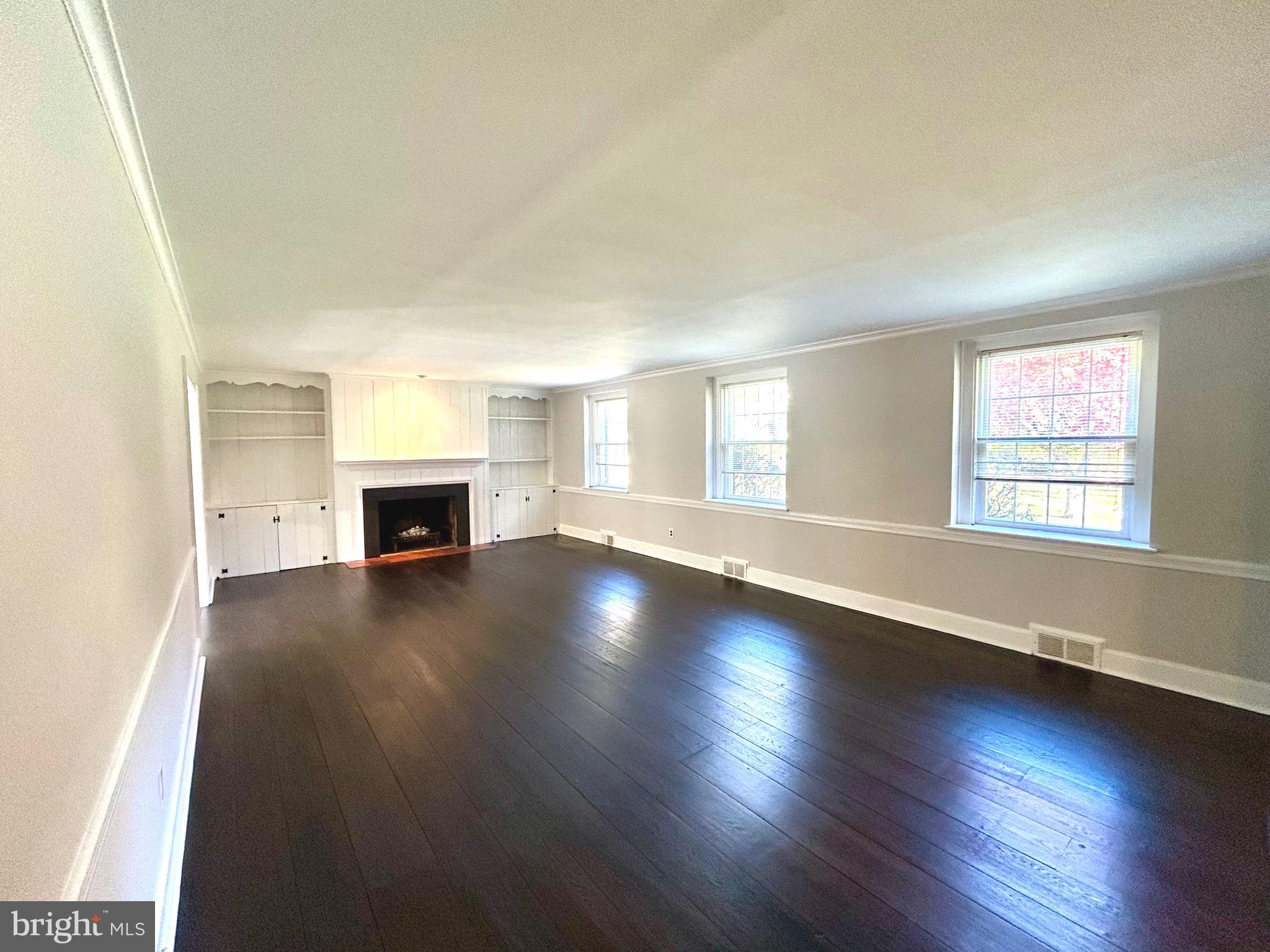 ASHWOOD MANOR - Residential Lease