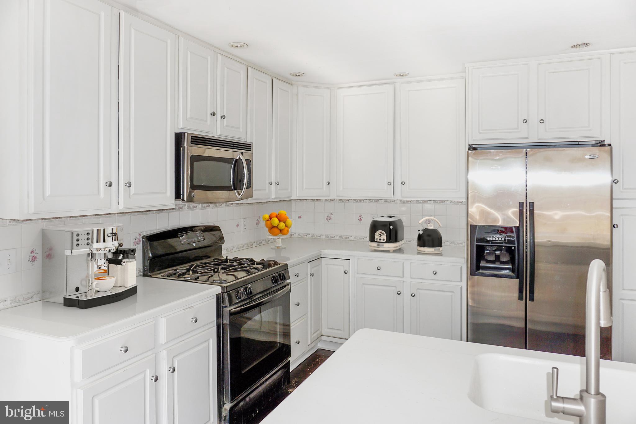 ASHWOOD MANOR - Residential Lease