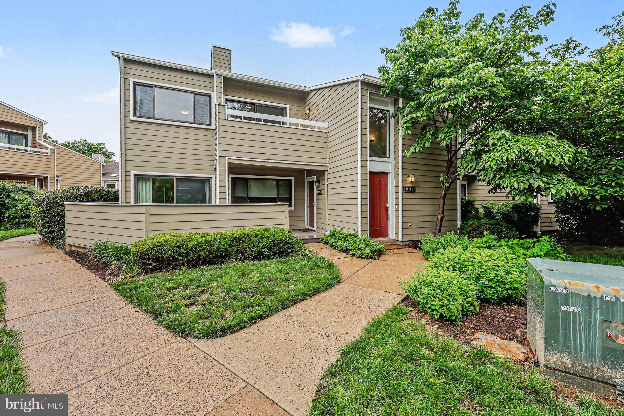 1927 VILLARIDGE DRIVE B