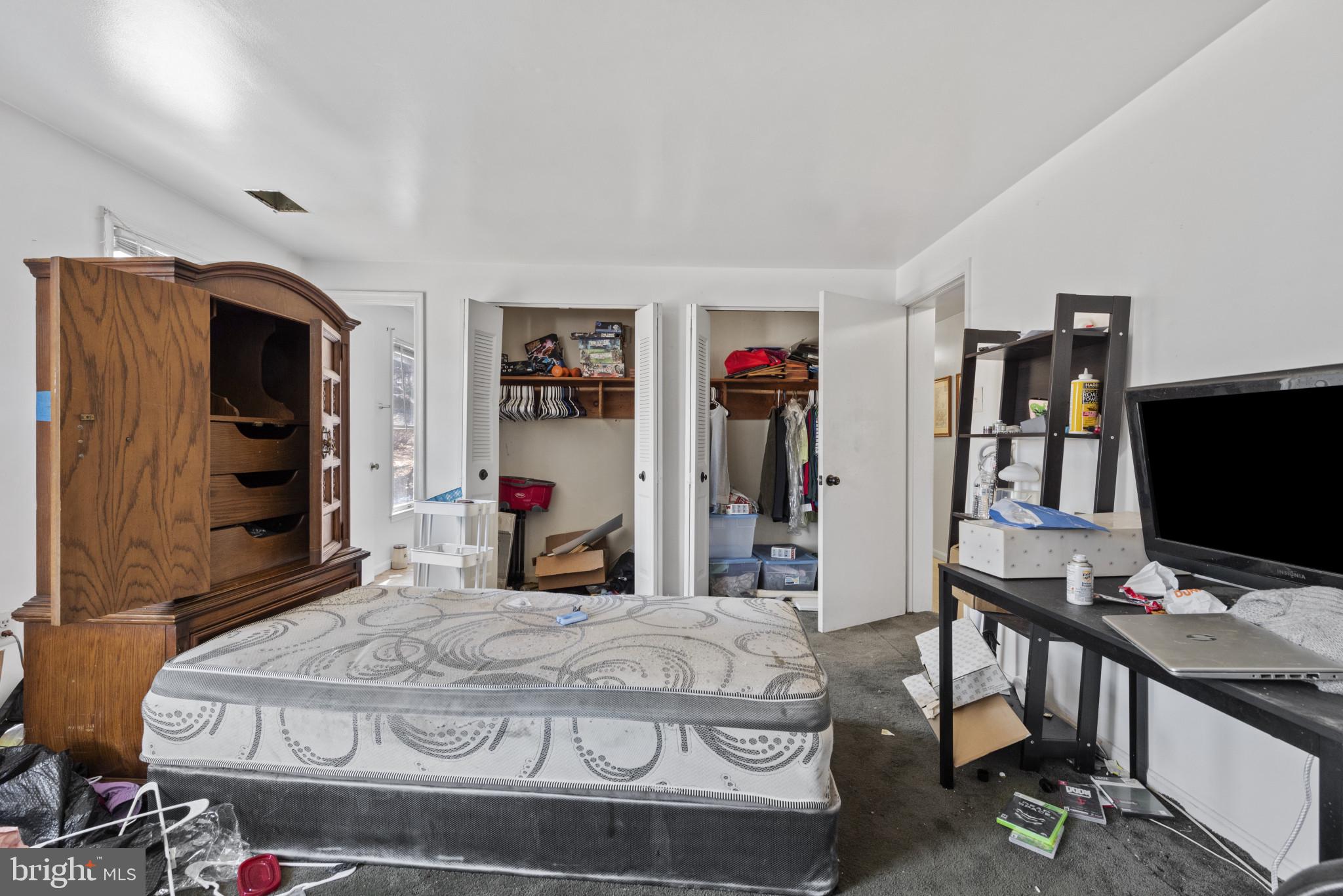 GOLDEN ACRES - Residential