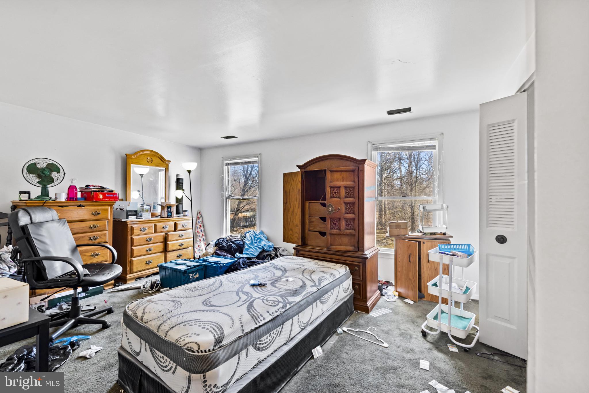 GOLDEN ACRES - Residential