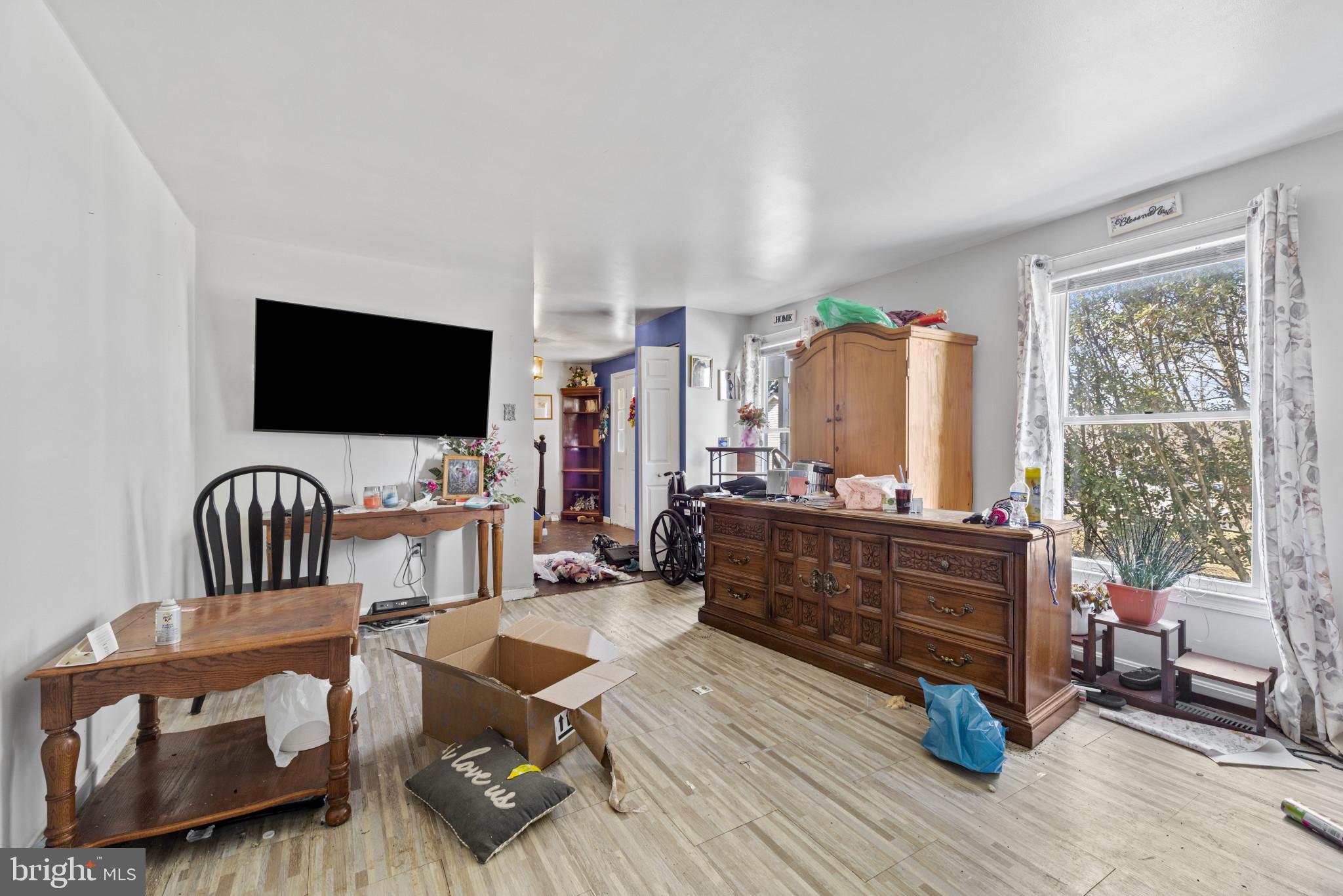 GOLDEN ACRES - Residential