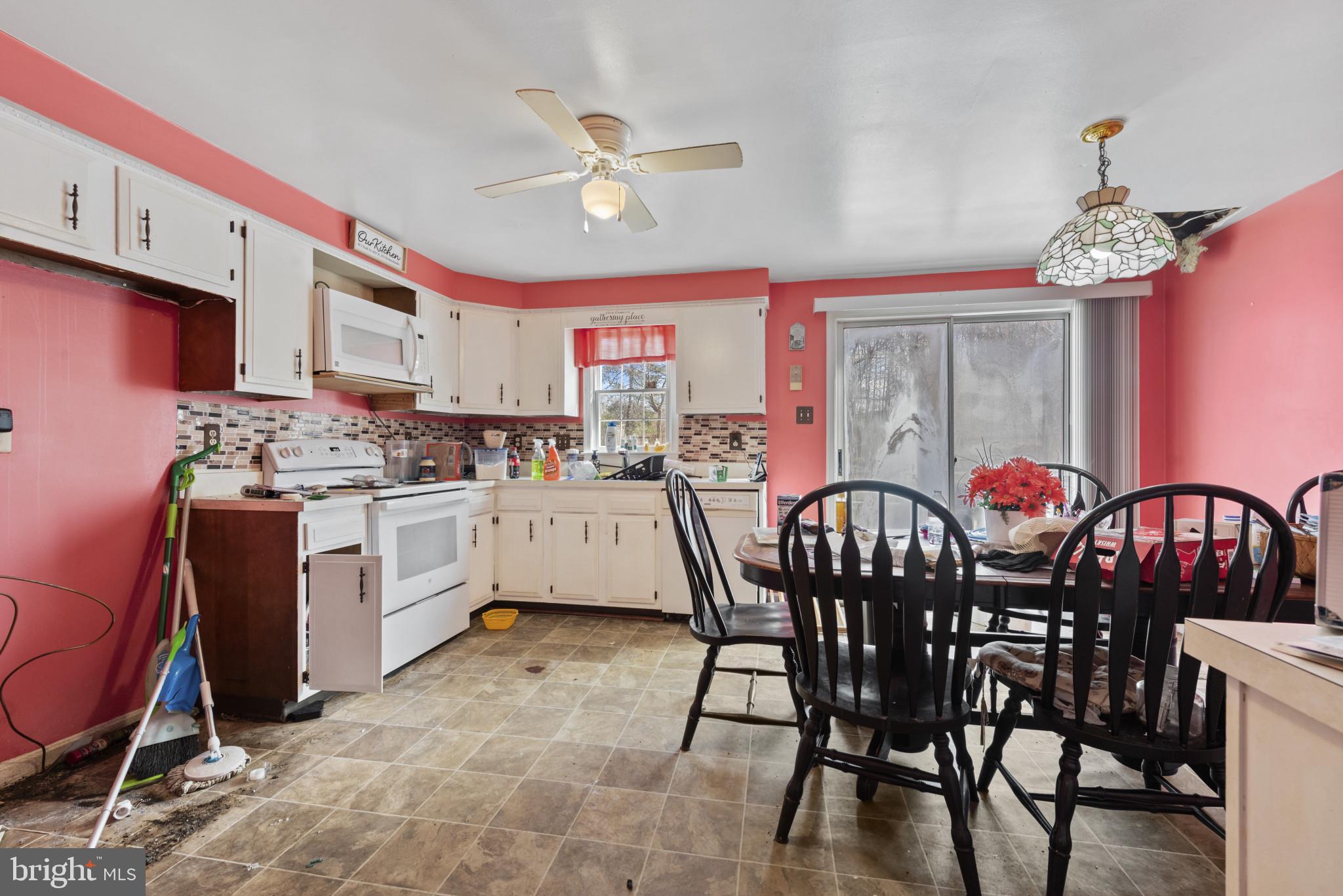 GOLDEN ACRES - Residential