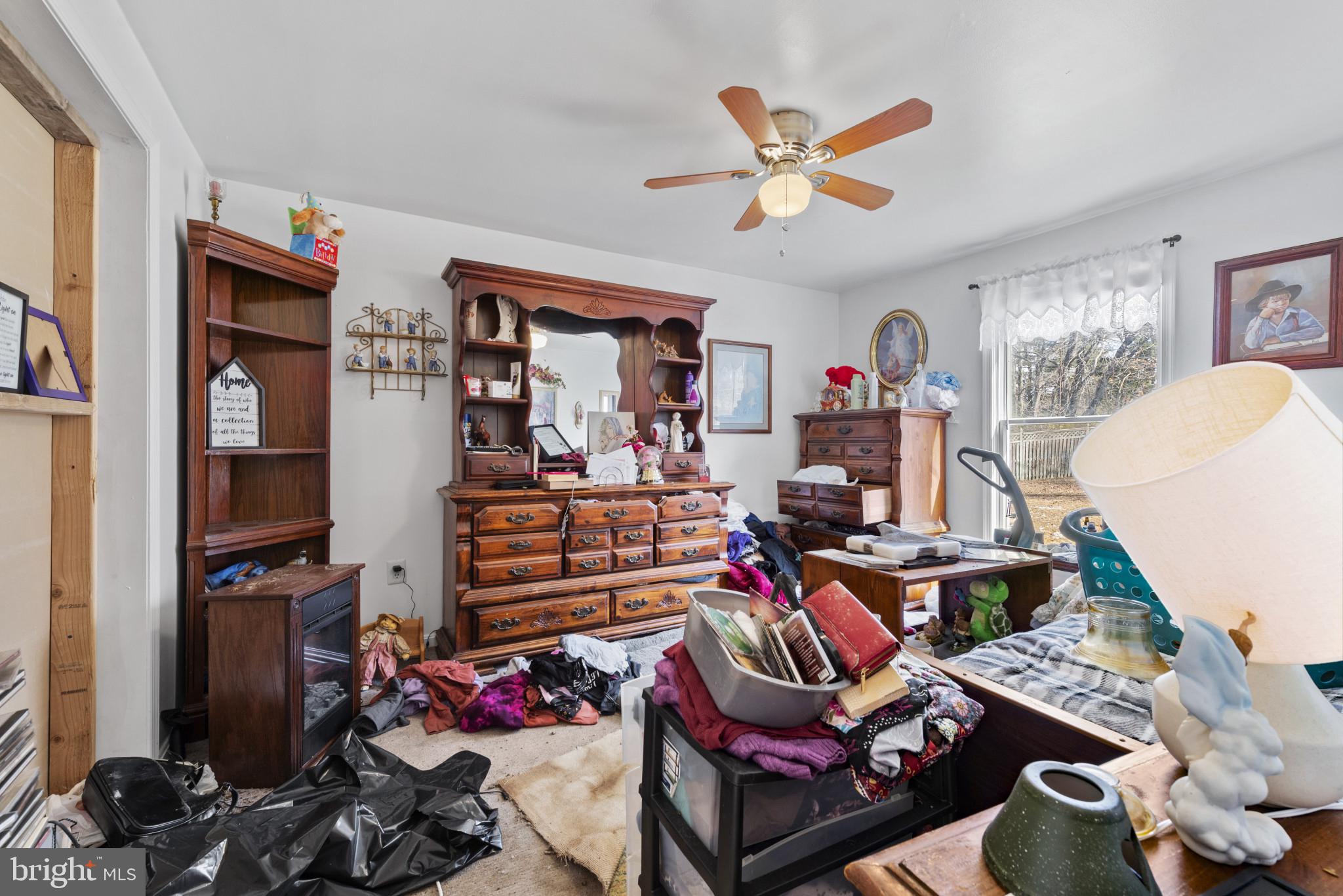 GOLDEN ACRES - Residential