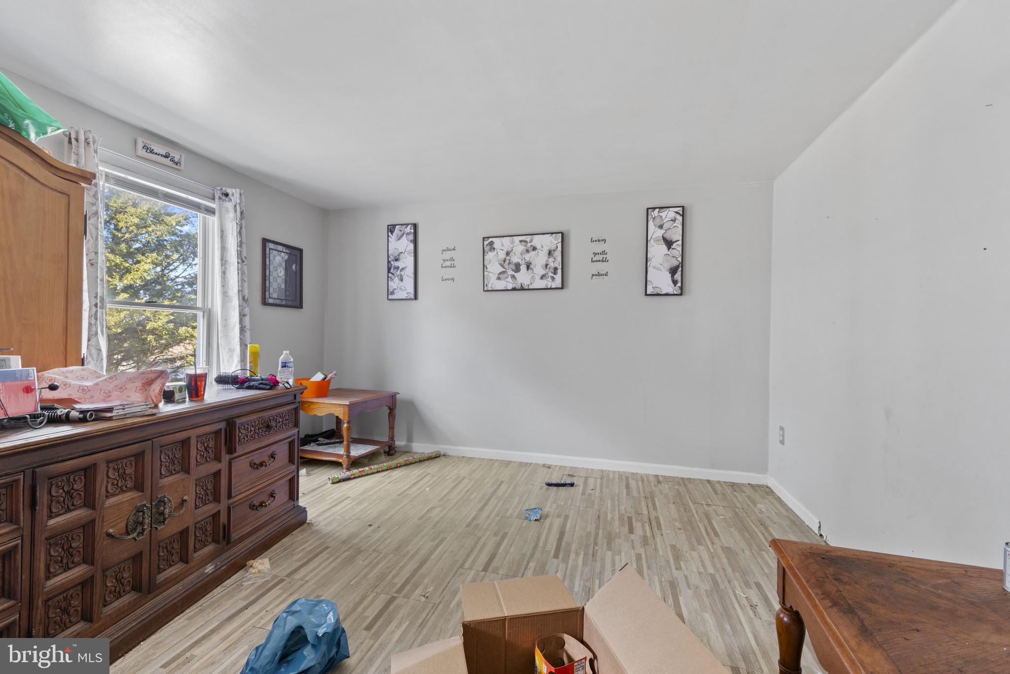 GOLDEN ACRES - Residential