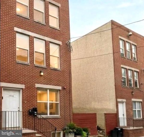 Townhouse For Sale - 1934 N Gratz Street<br/> PHILADELPHIA, PA 19121