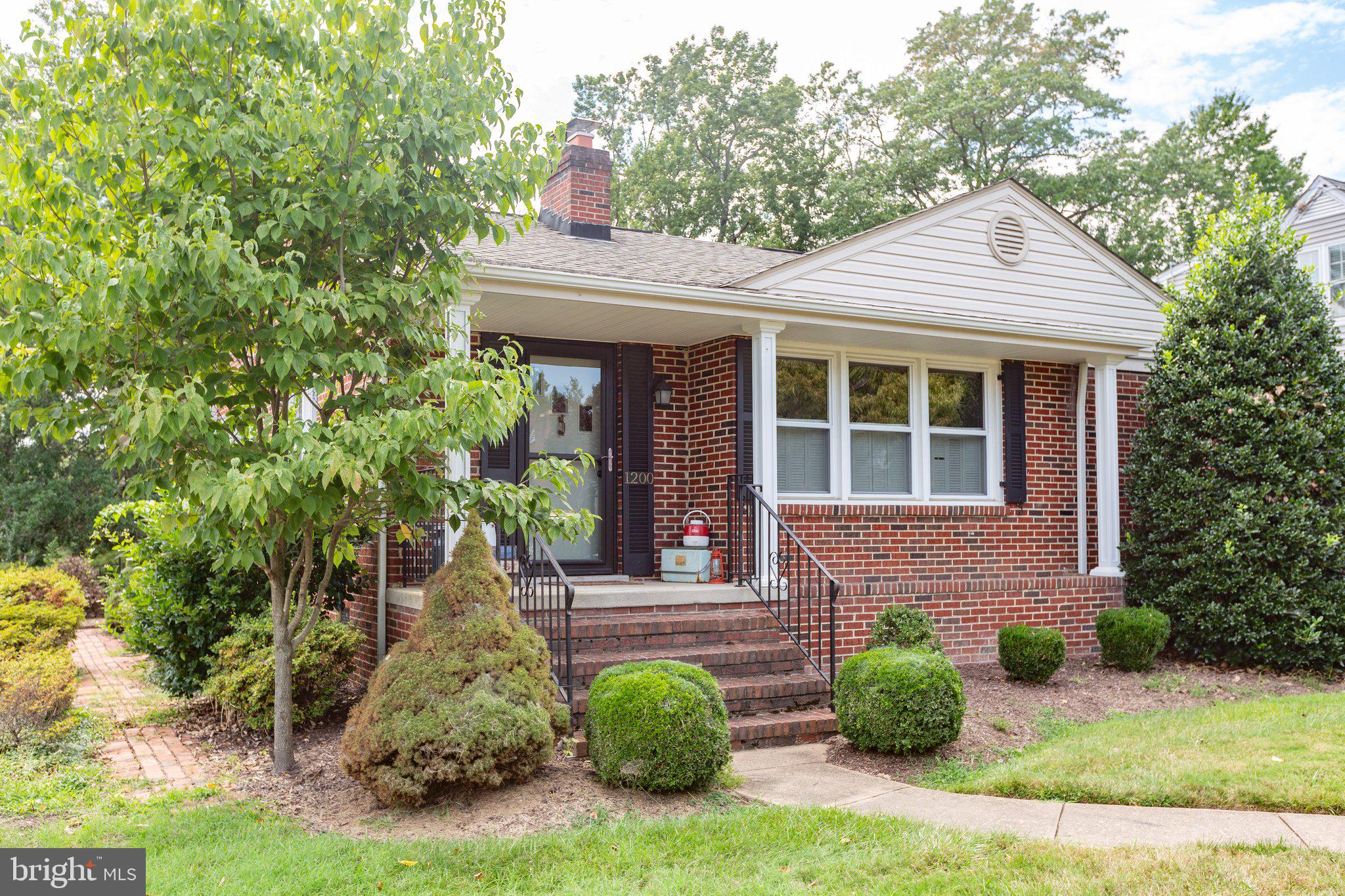 COLLEGE HEIGHTS - Residential Lease