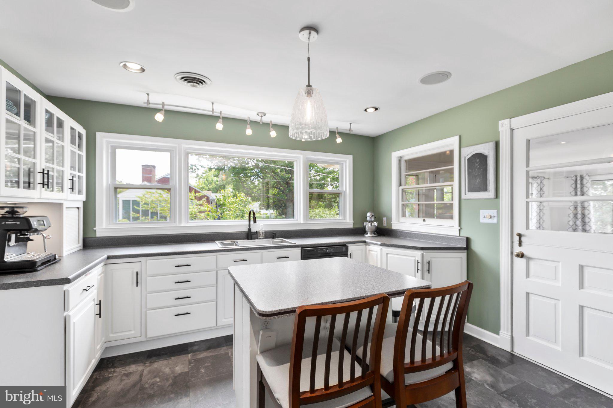 COLLEGE HEIGHTS - Residential Lease