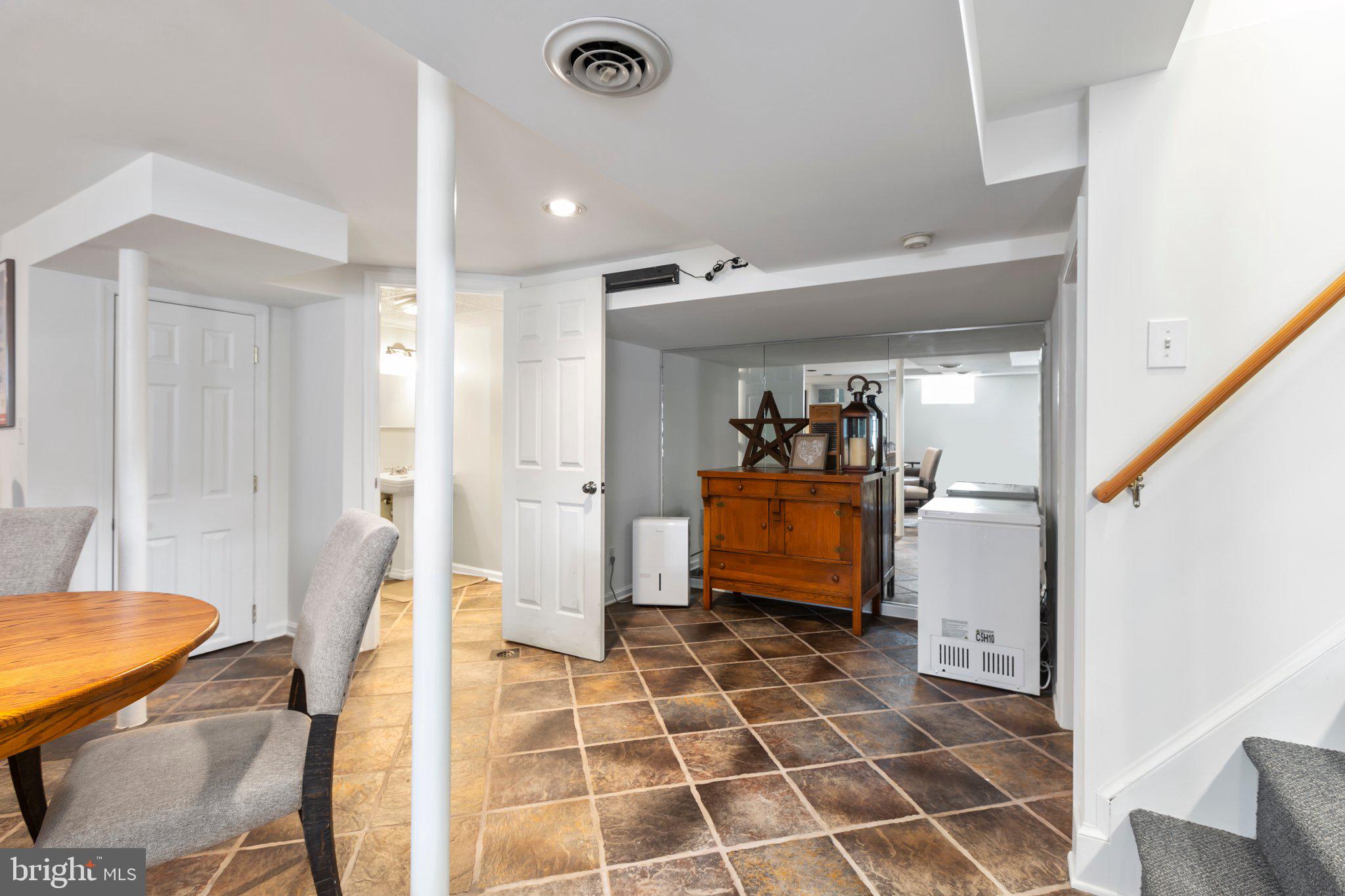 COLLEGE HEIGHTS - Residential Lease