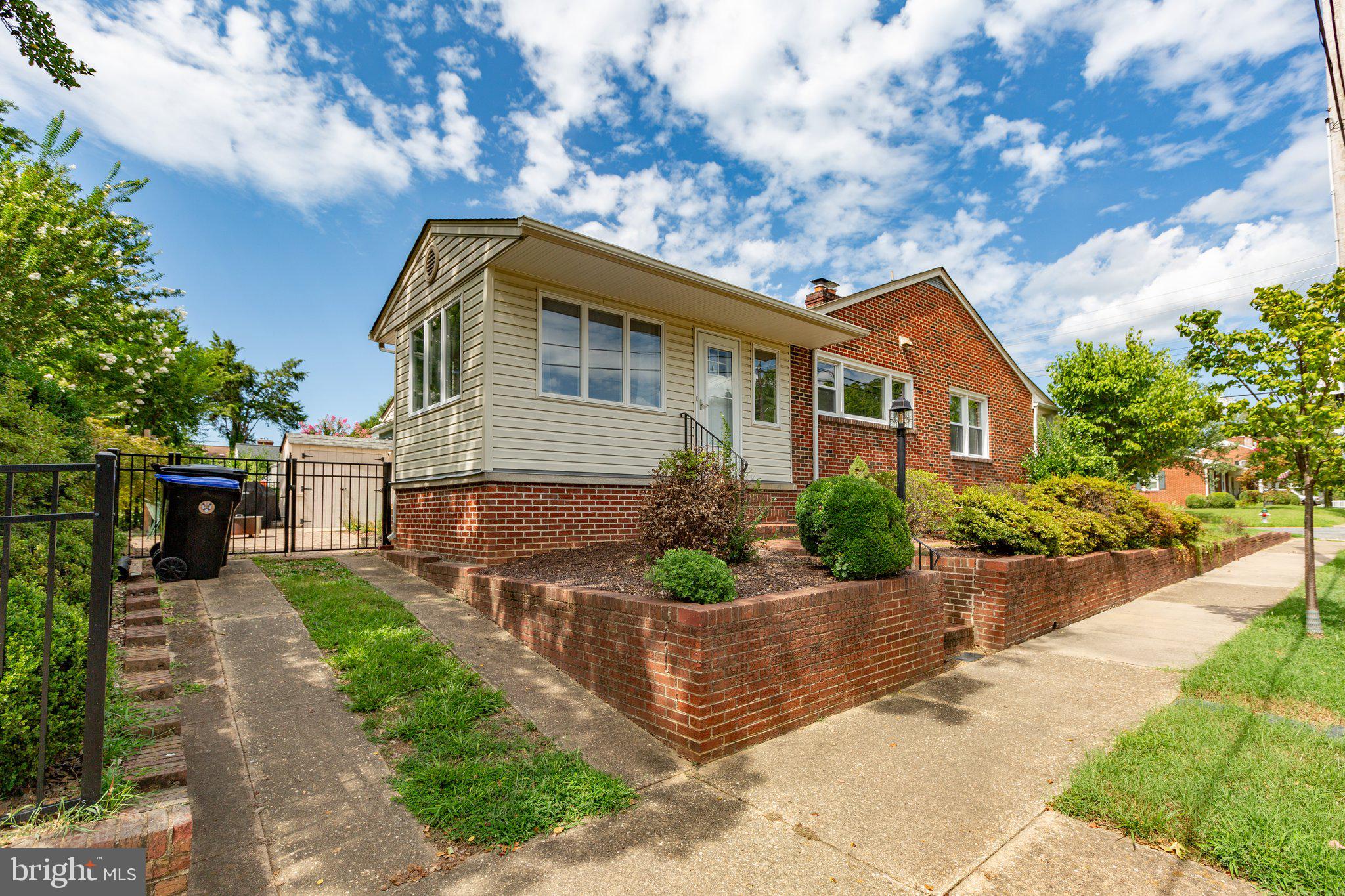 COLLEGE HEIGHTS - Residential Lease