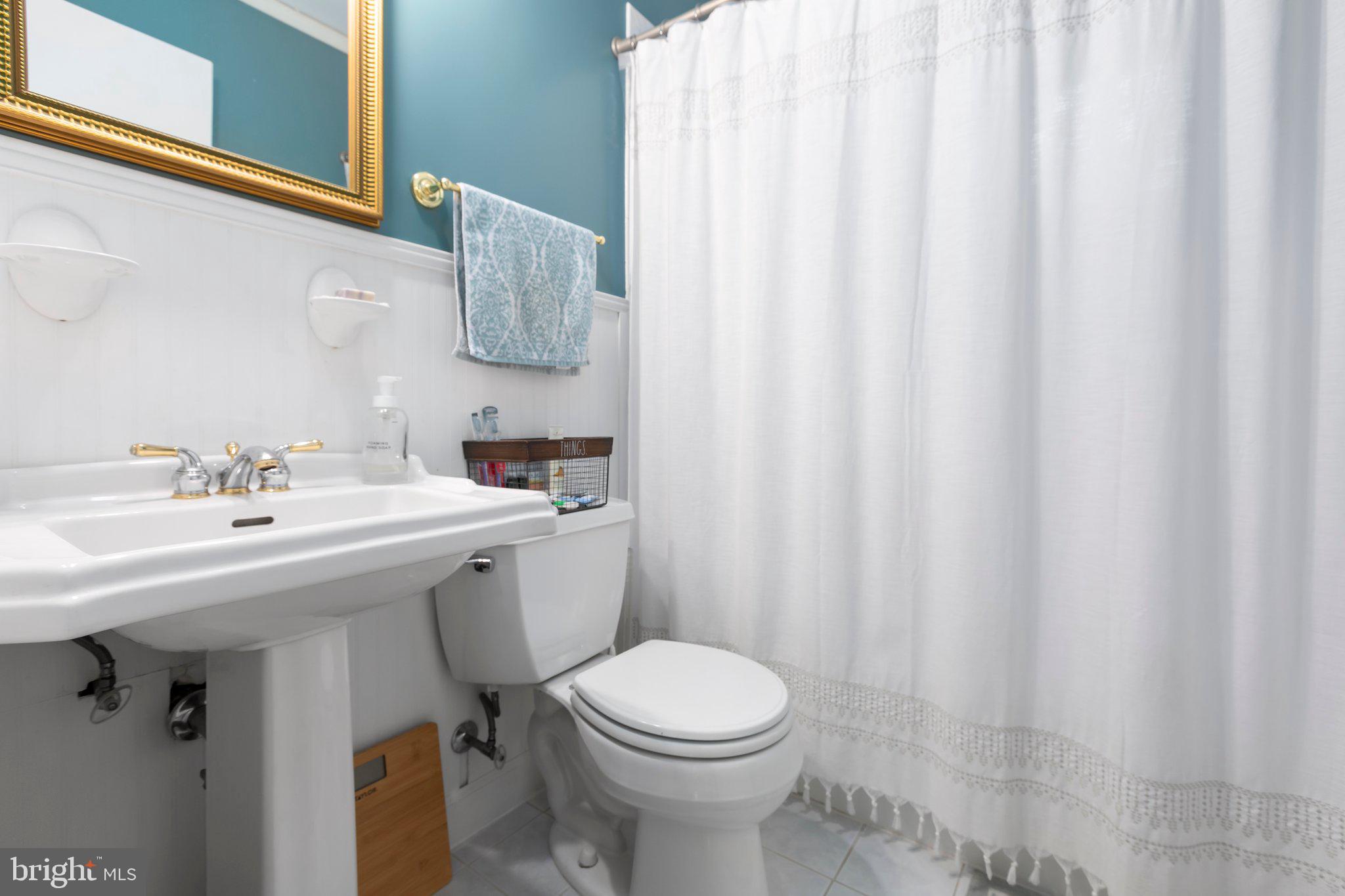 COLLEGE HEIGHTS - Residential Lease