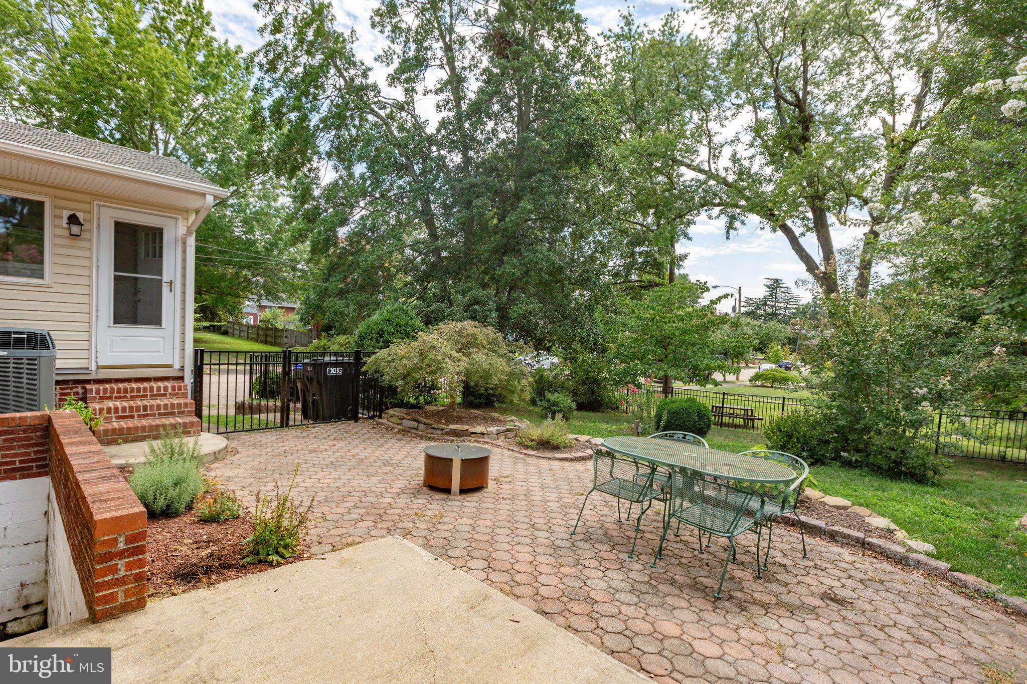 COLLEGE HEIGHTS - Residential Lease