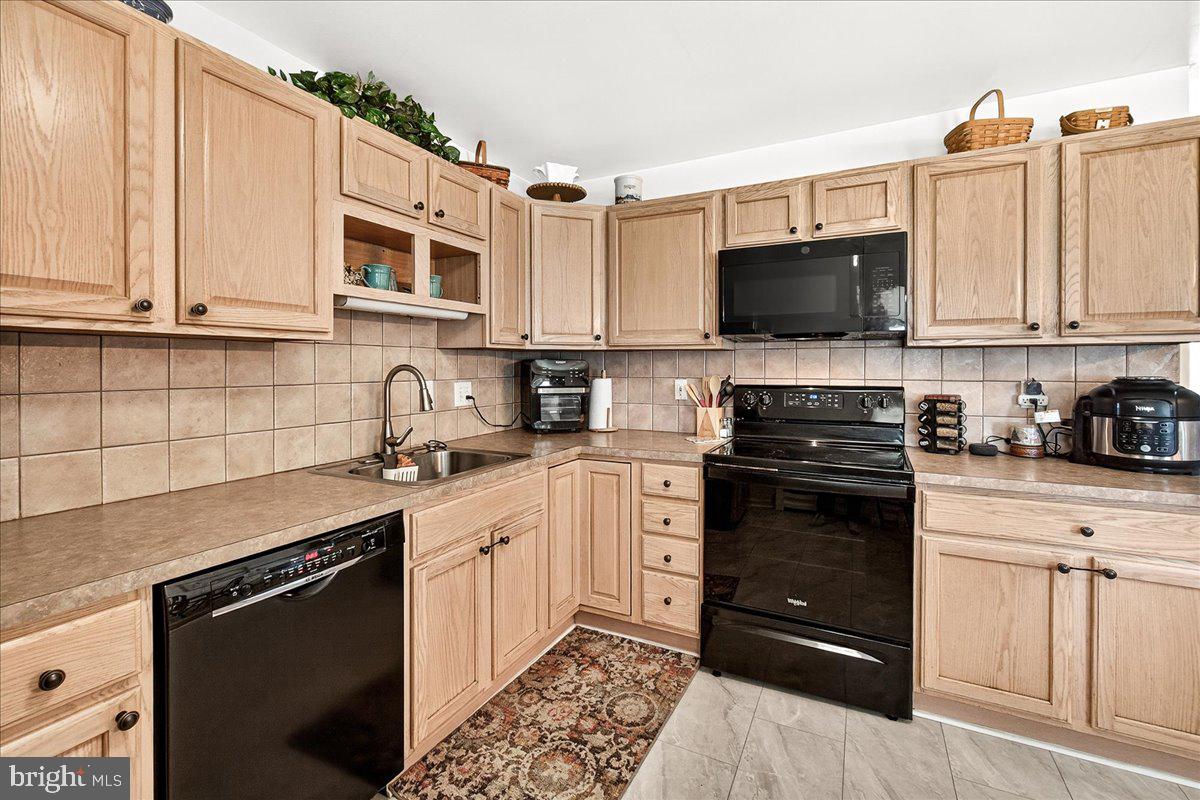 COLONIAL PARK - Residential