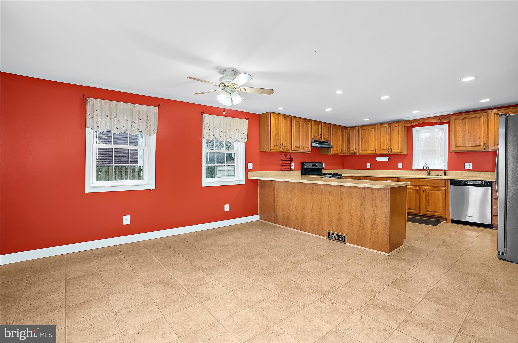 ARUNDEL GARDENS - Residential