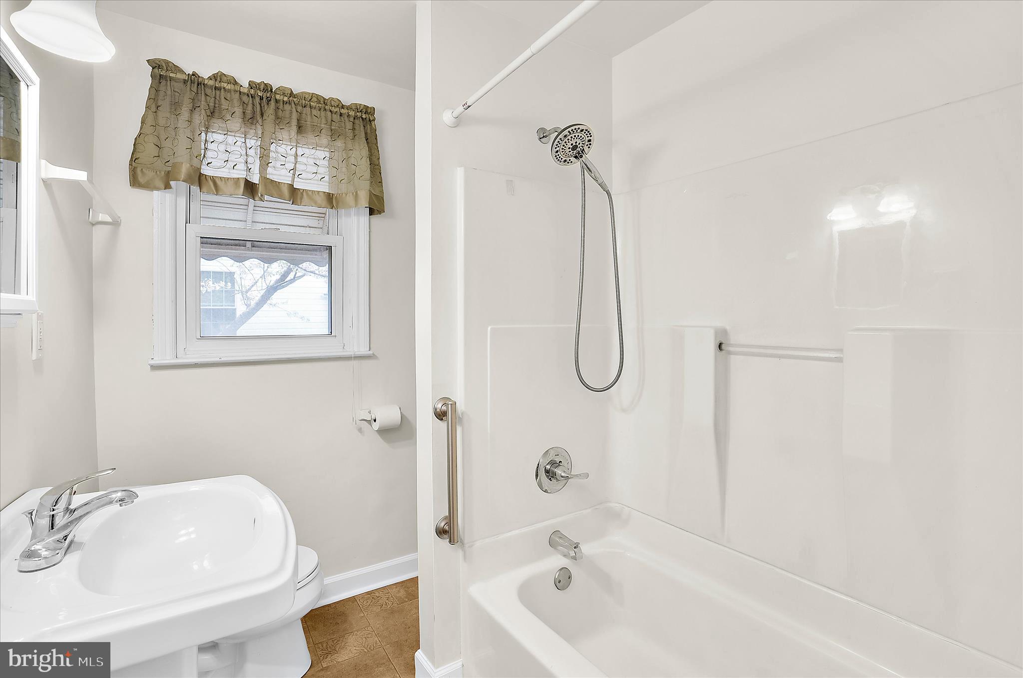 ARUNDEL GARDENS - Residential