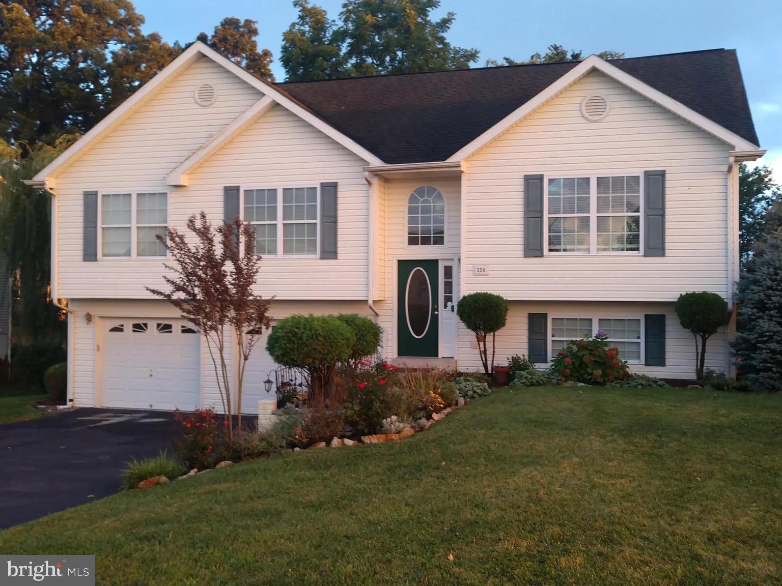356 OAK LEE DRIVE