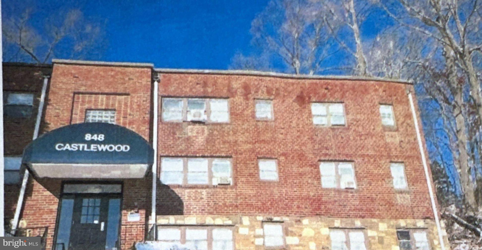 2 Bed, 1 Bath Apartment – Heat/Water/Trash Included!
Looking for a comfortable and convenient place to call home? This 2-bedroom, 1-bath apartment is available for rent!
🔹 Rent Includes: Heat, water, and trash
🔹 Features: Off-street parking, extra storage, and coin-operated laundry in the basement
🔹 Location: Right across the street from Copper Beech Elementary School – a great spot with easy access to local amenities
NO PETS - NON - SMOKING BUILDING
Don't miss out on this cozy and well-located apartment!