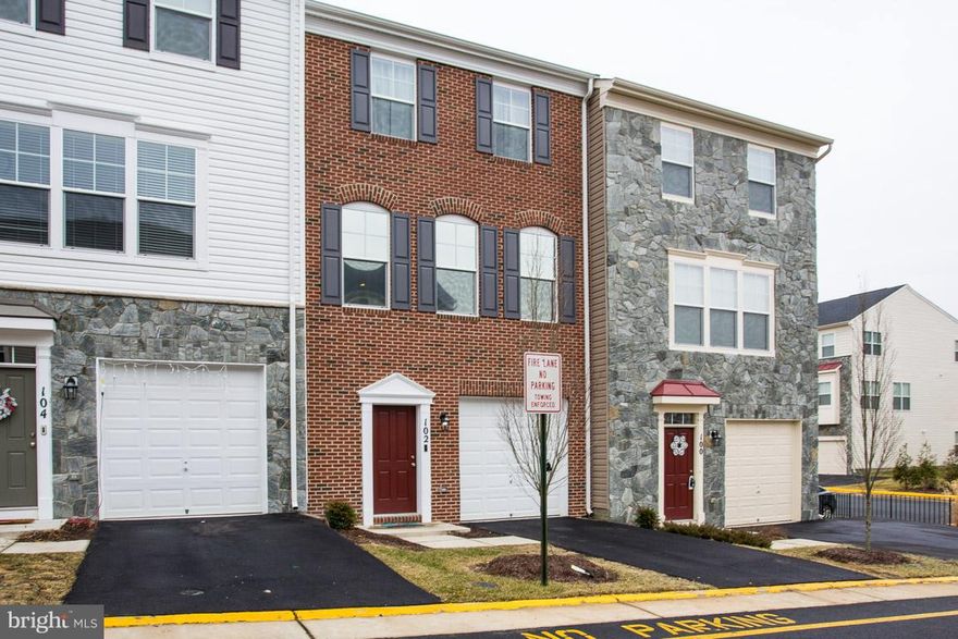 Beautiful Like New Townhouse in Woodstream .  Gorgeous Hardwood floors on main level.  Open Living and Dining Rooms surround gourmet kitchen with granite, ss appliances and backsplash.  Master Bedroom with Sitting area, walk in closet  and full spa like bath.  Lower level has huge recreation room.  Minutes to I-95, Quantico Marine Base, shopping, and restaurants. Sec 8 Voucher accepted... NO CATS.