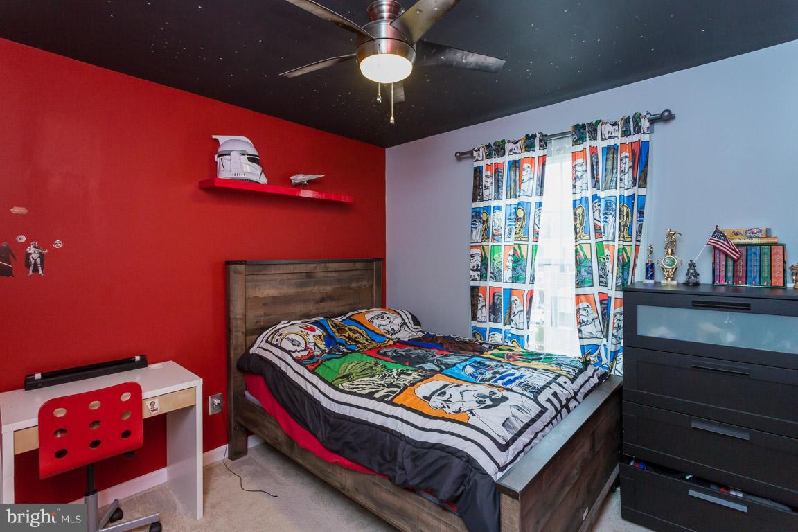 VILLAGE AT WOODSTREAM - Residential Lease