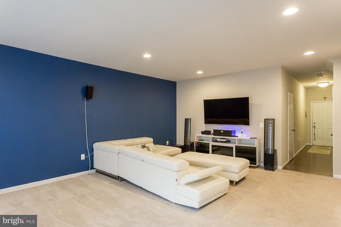 VILLAGE AT WOODSTREAM - Residential Lease