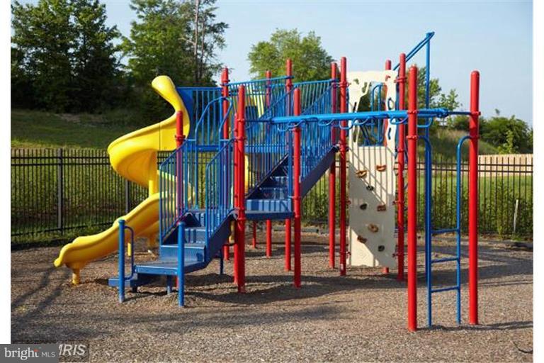 VILLAGE AT WOODSTREAM - Residential Lease