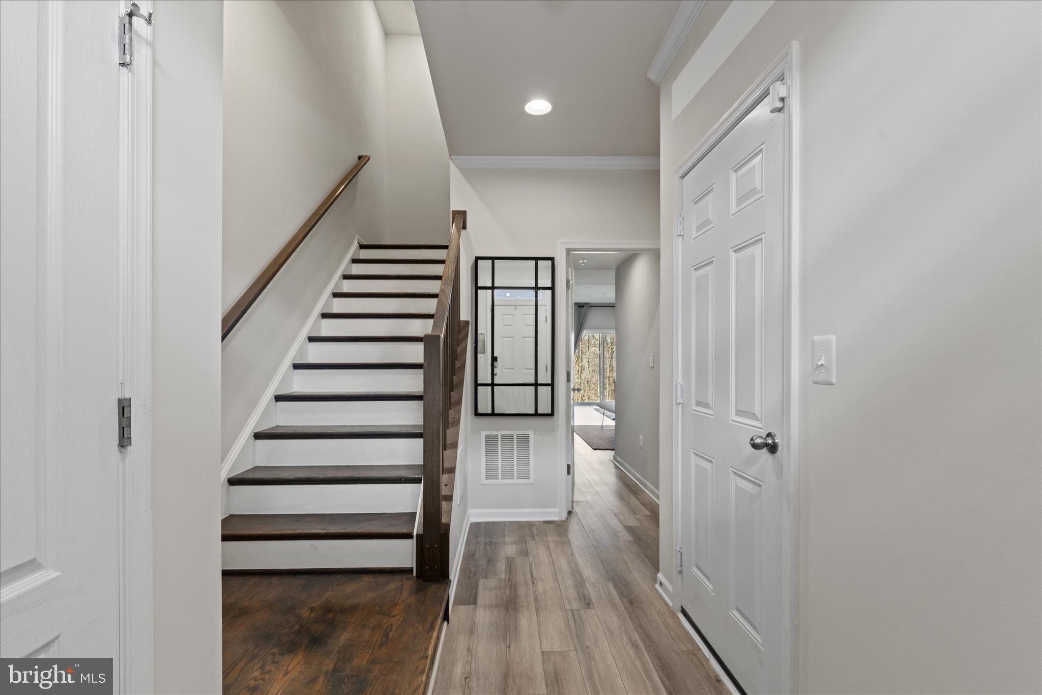 4916 VISTA GLEN LANE