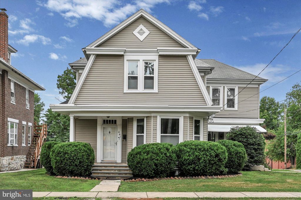 Photo of 441 E COLLEGE AVE, ELIZABETHTOWN, PA 17022 (MLS # PALA2034268)