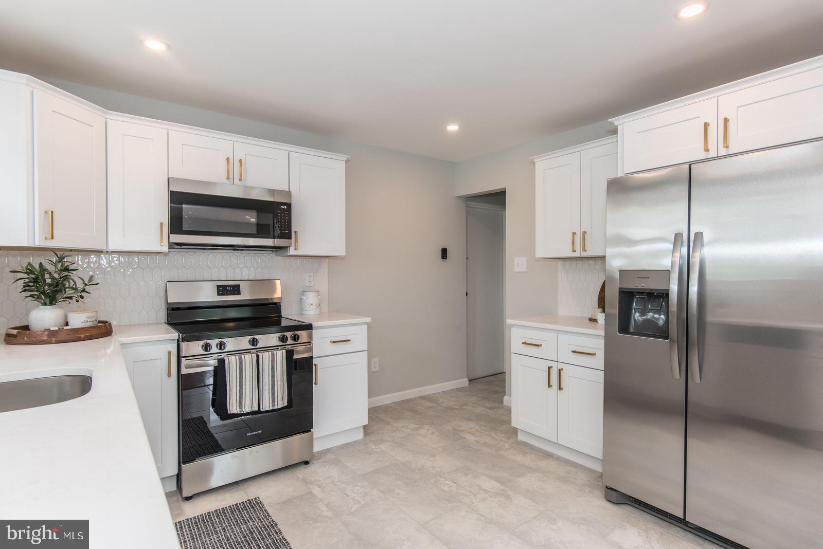 FOX CHASE - Residential