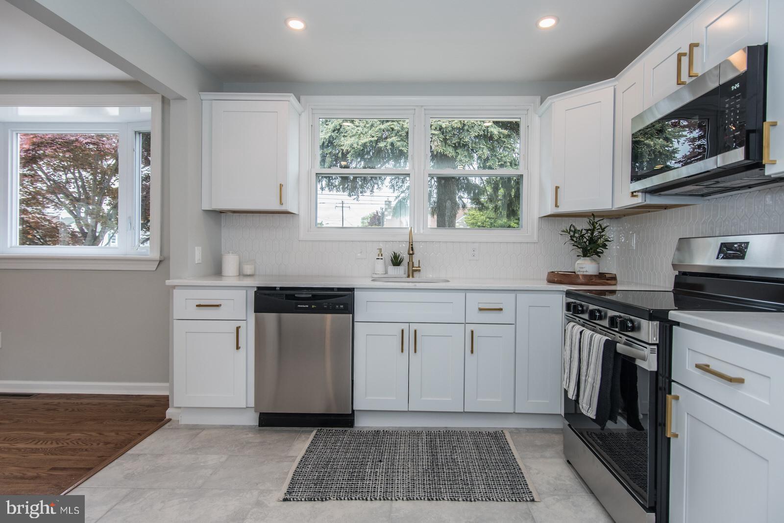 FOX CHASE - Residential