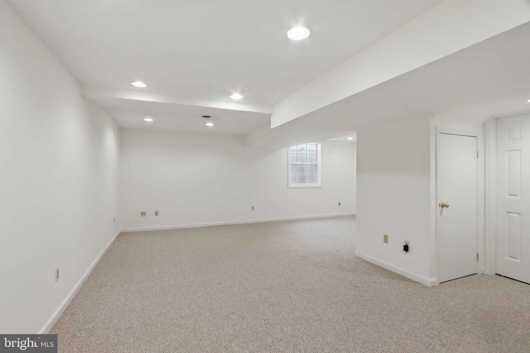 SEVEN OAKS - Residential