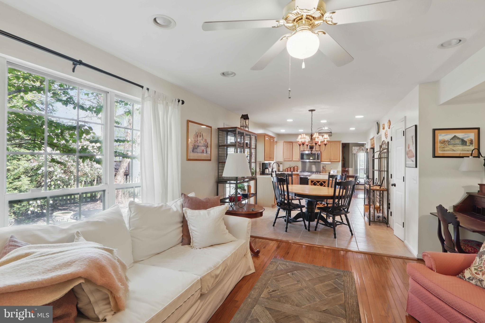 SEVEN OAKS - Residential