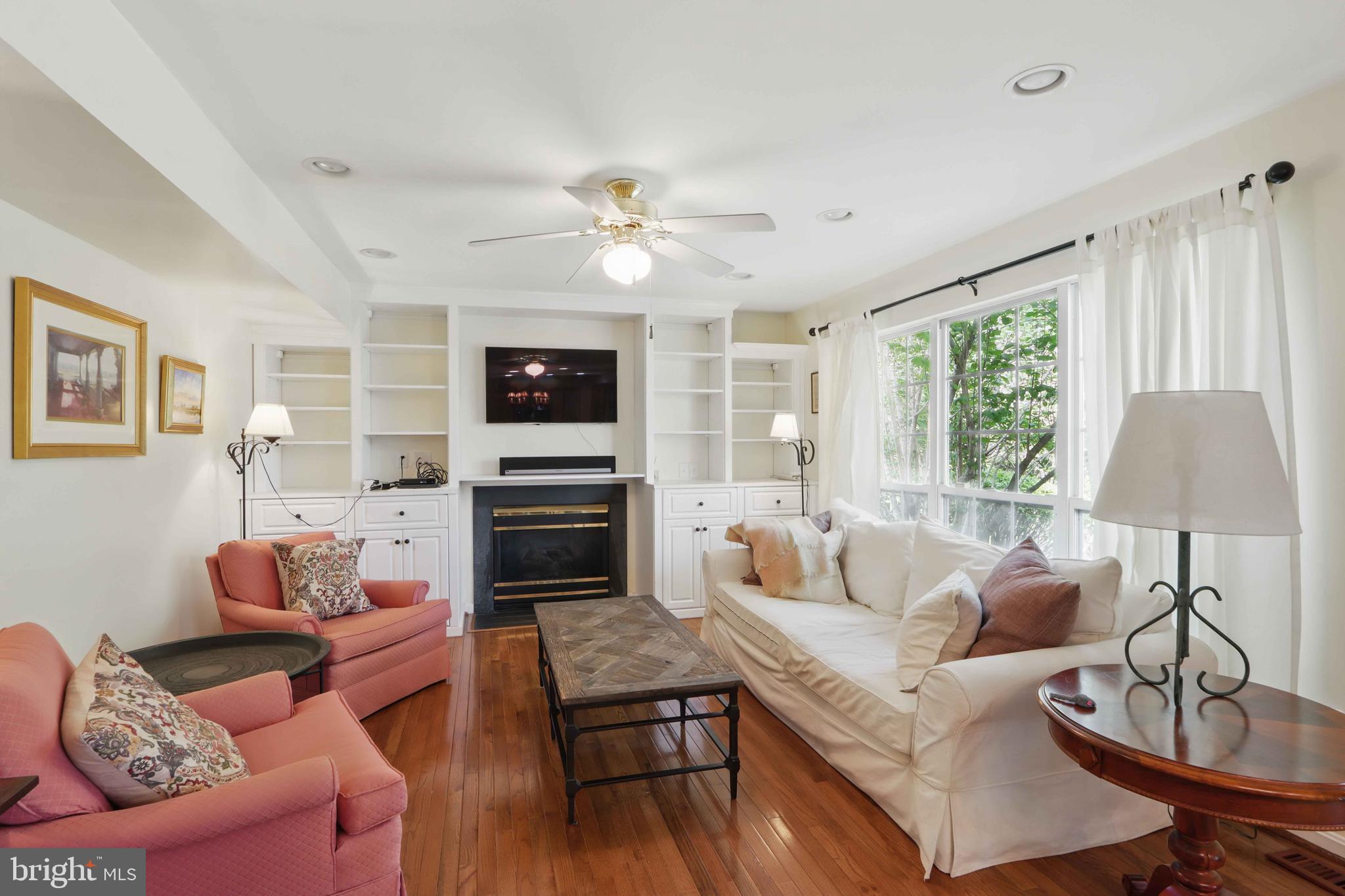 SEVEN OAKS - Residential