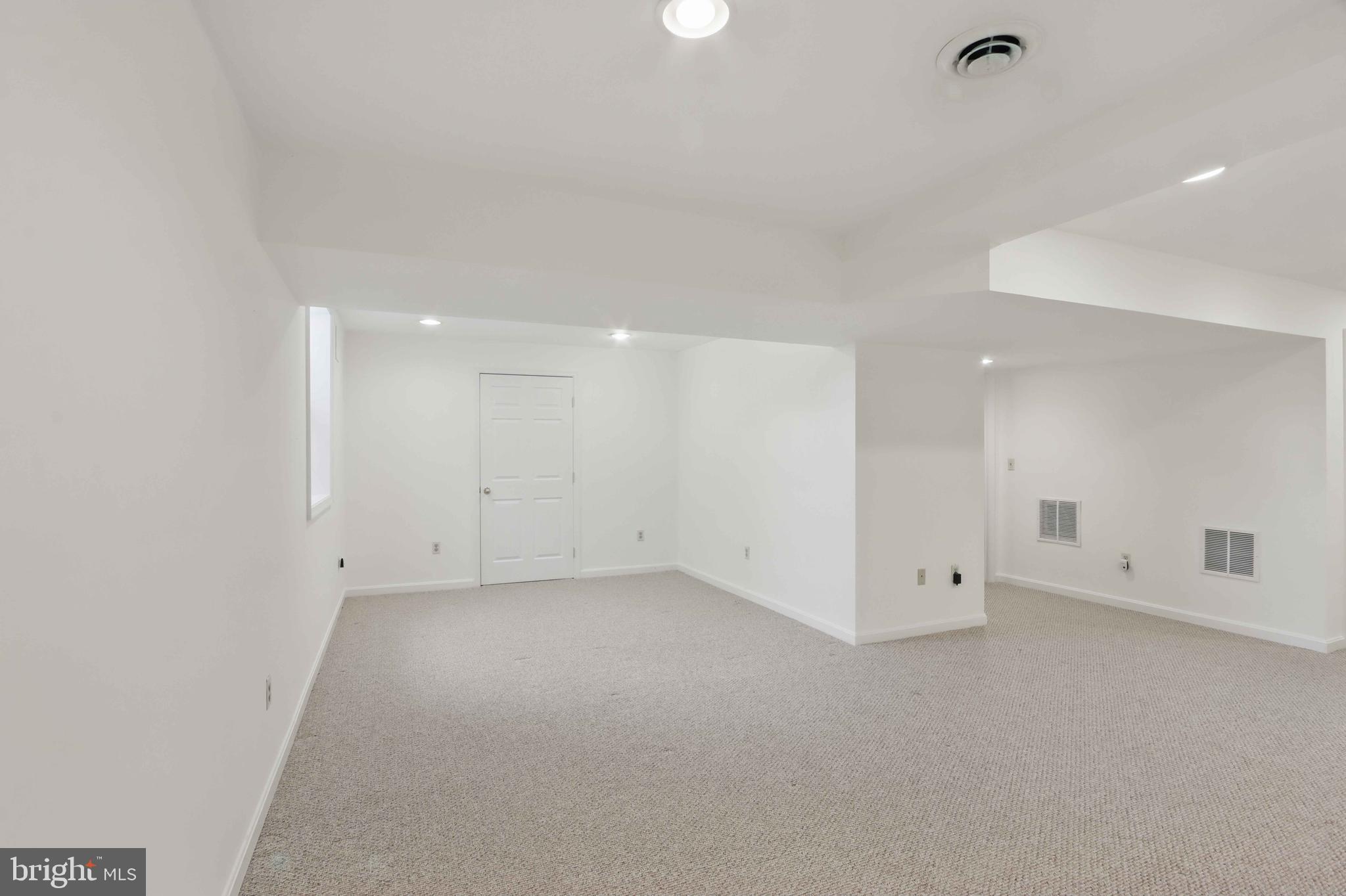 SEVEN OAKS - Residential