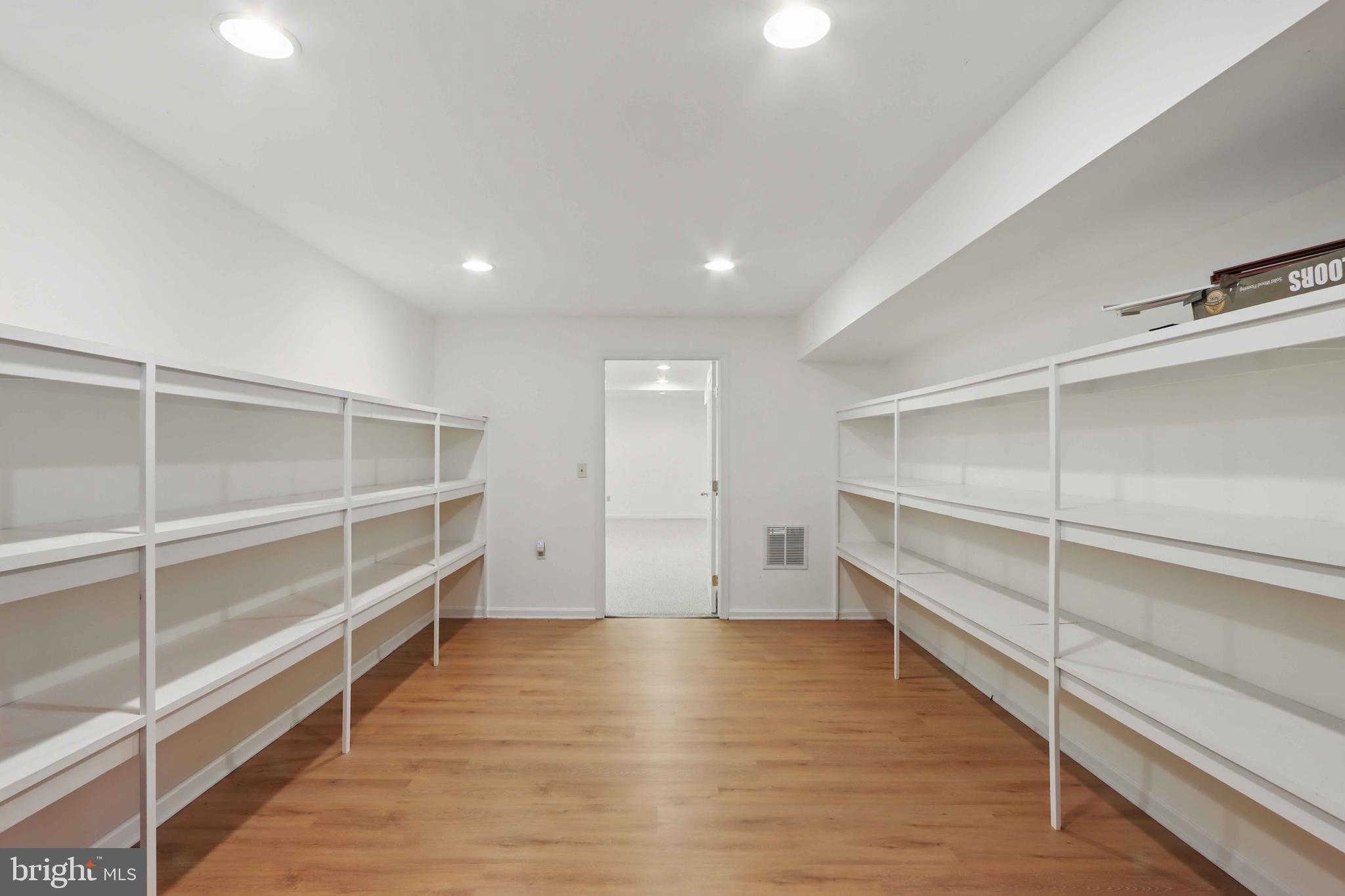 SEVEN OAKS - Residential