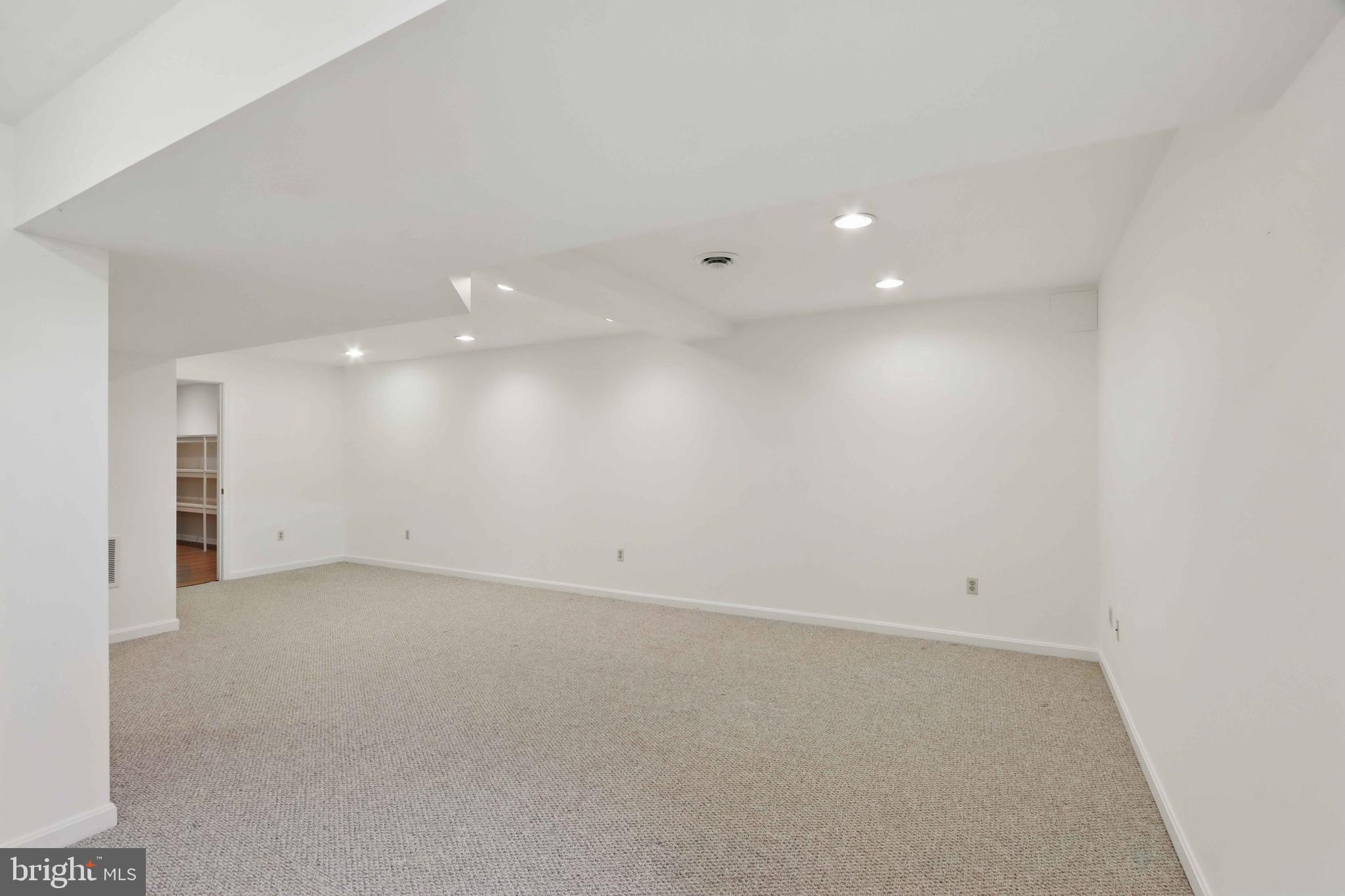 SEVEN OAKS - Residential