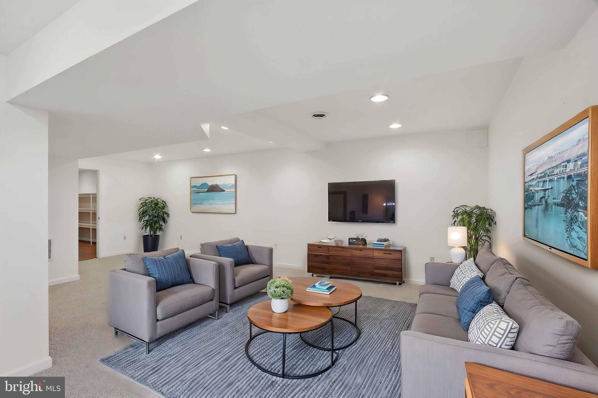 SEVEN OAKS - Residential