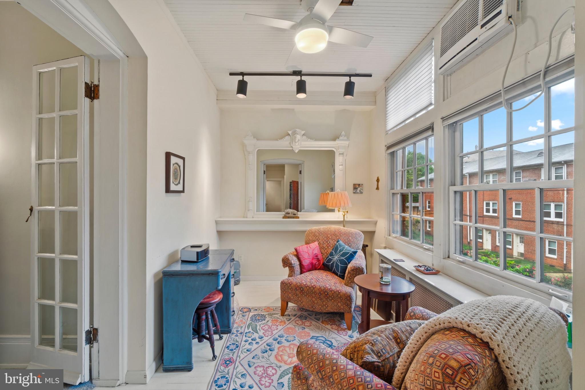 ROLAND PARK - Residential